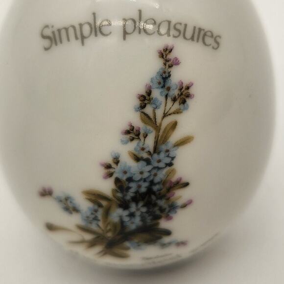 Holly Hobbie Vintage Porcelain Egg "Simple Pleasures Are The Sweetest" Signed‎ - Picture 3 of 7